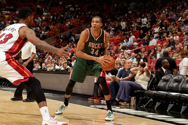 林崴15分同曦不敌首钢 黎伊扬18+6福建负上海